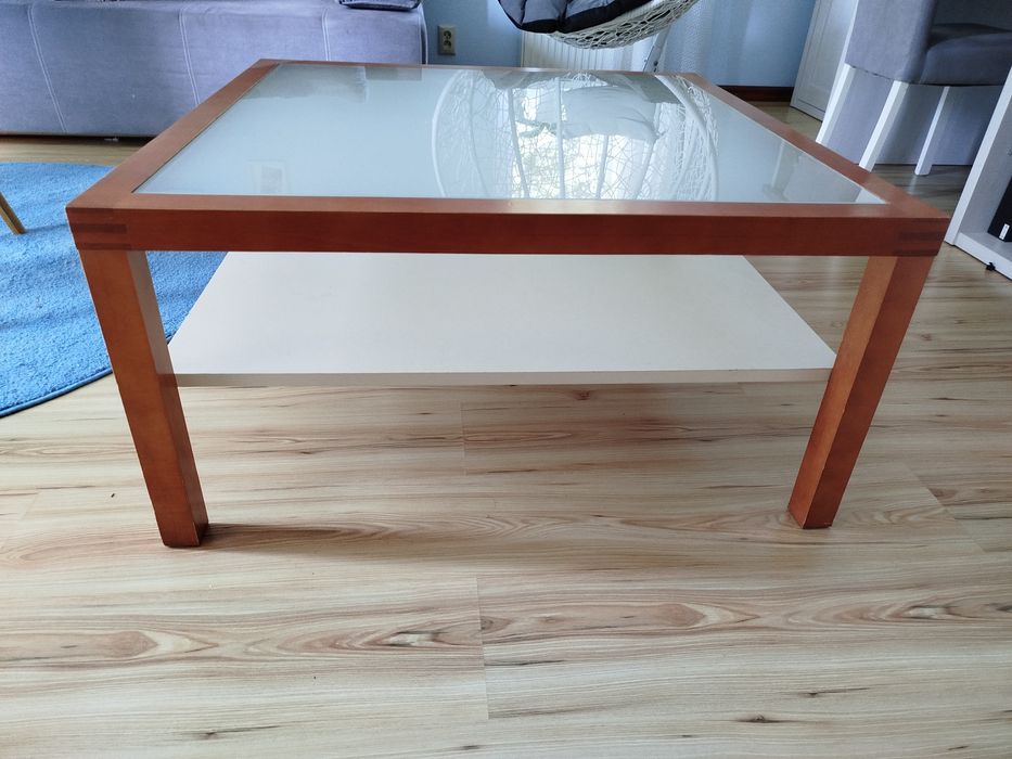 Stolik z drewna bukowego