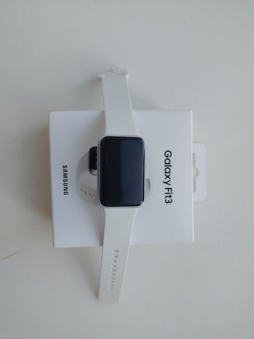 Samsung Galaxy Fit 3  Silver + подарок