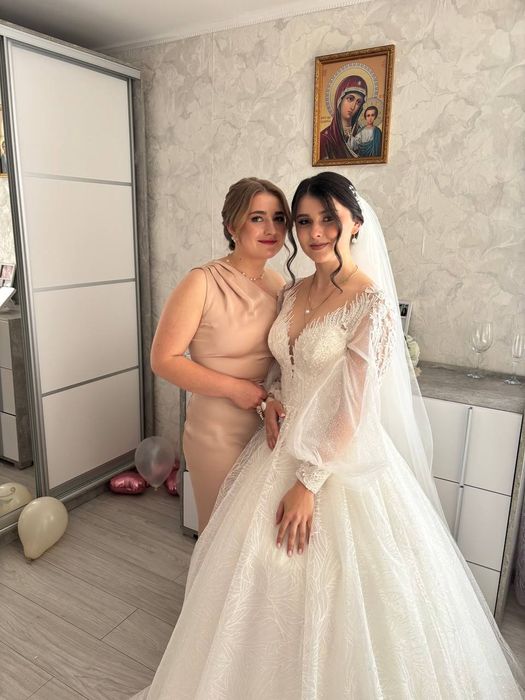 Весільна сукня 44