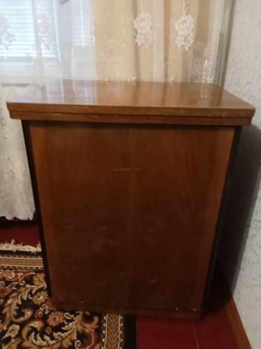 Продам швейную ножную машинку много операционную, в рабочем состоянии