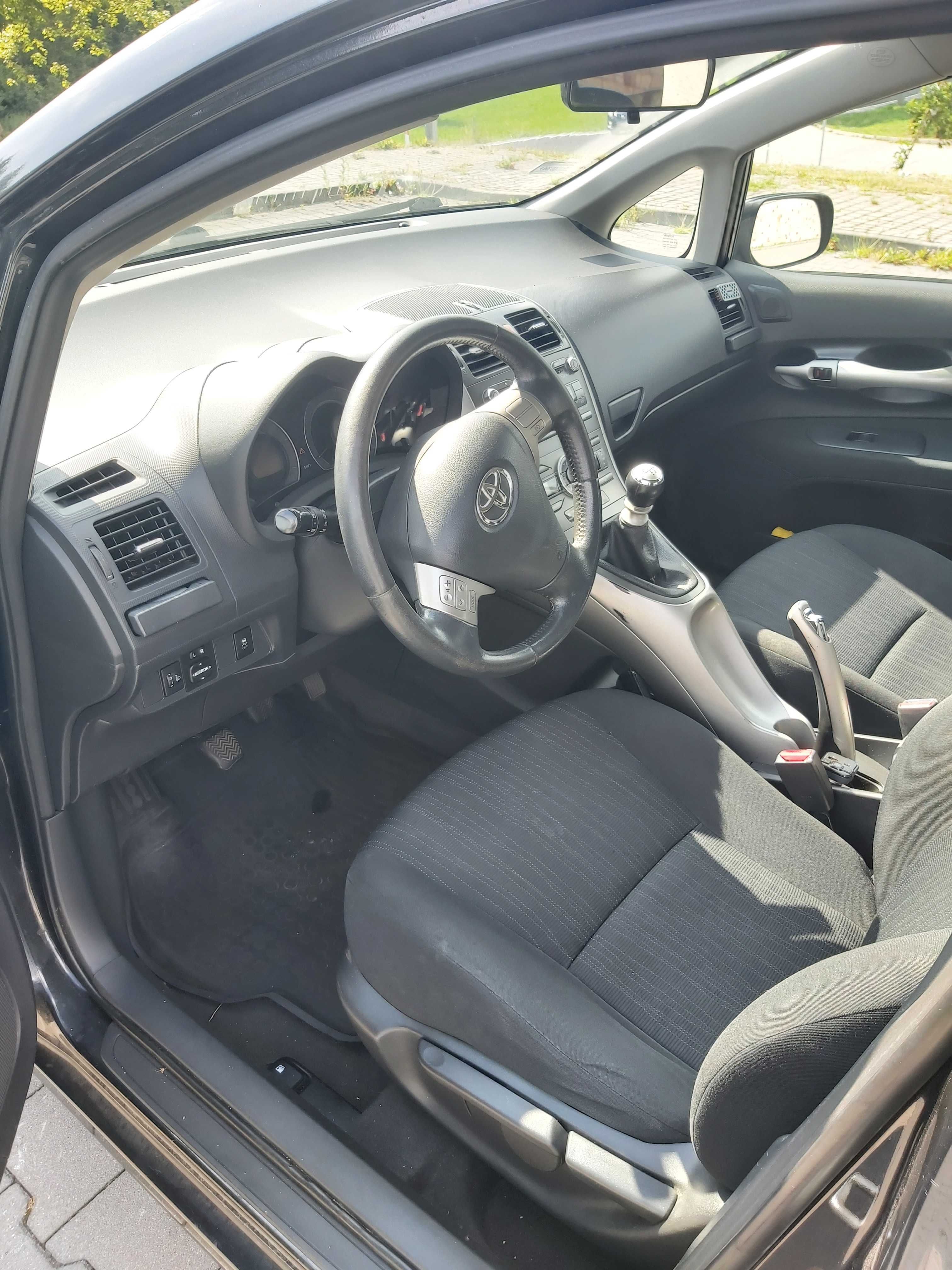 Sprzedaż samochodu Toyota Auris 2007 2 litry