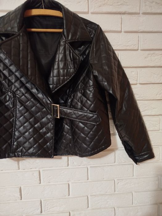 Krótka kurtka ramoneska czarna pikowana