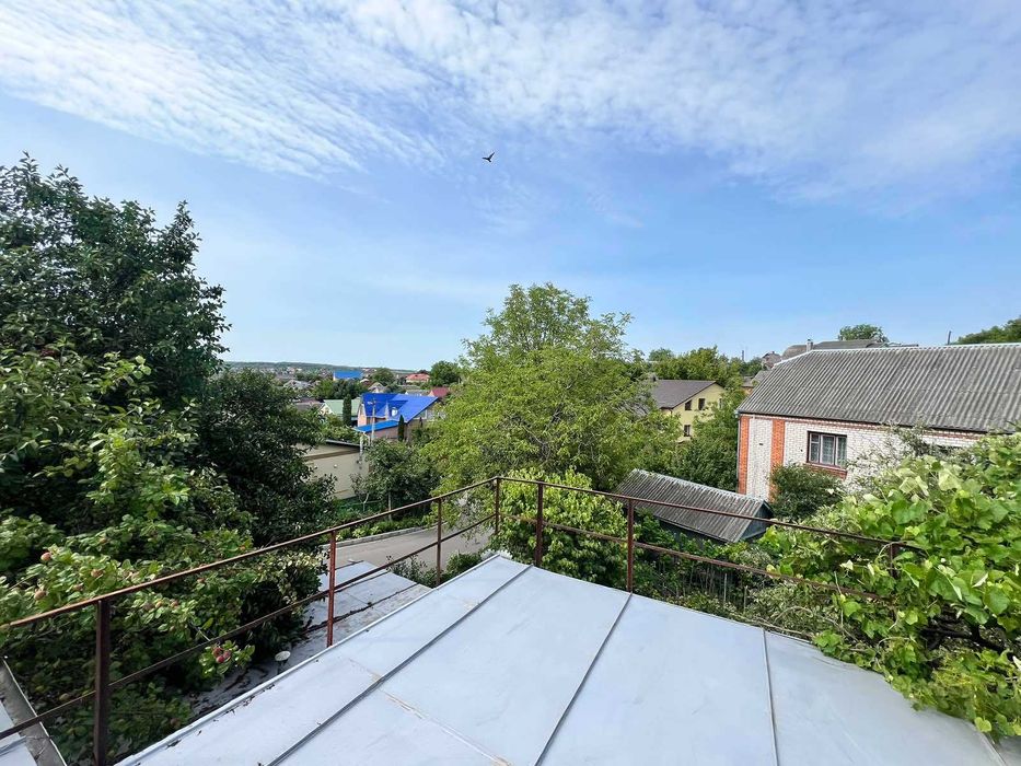 Продаж затишного будинку в Дубовому з великою ділянкою та садом!