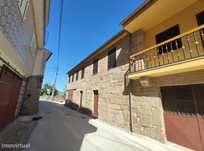 Moradia V5 geminada com terreno a 6kms do centro da cidade de Chaves