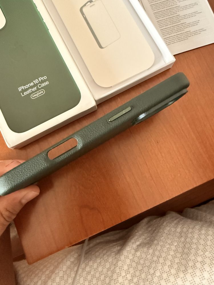 Capa  Iphone 16 pro rm couro