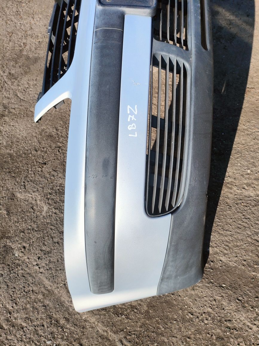 Volkswagen Passat B5 zderzak przedni Srebrny LB7Z