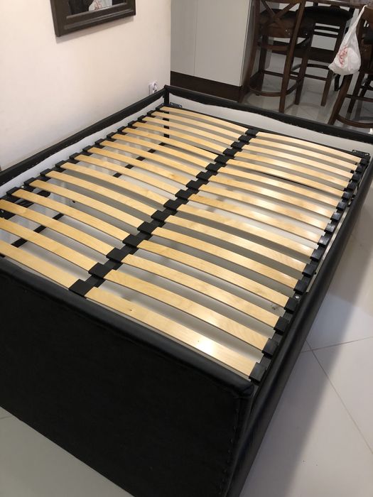 Łóżko tapicerowane z pojemnikiem 140/200