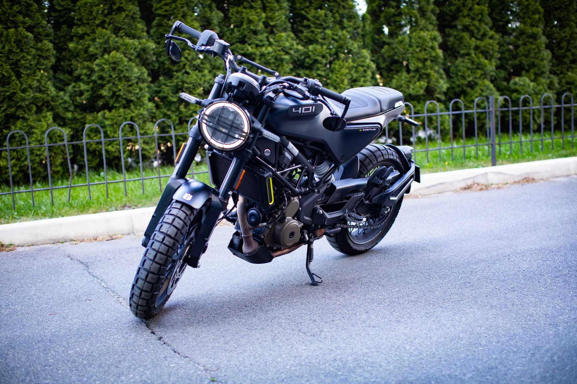 Husqvarna Svartpilen 401 2023 года. Веселый