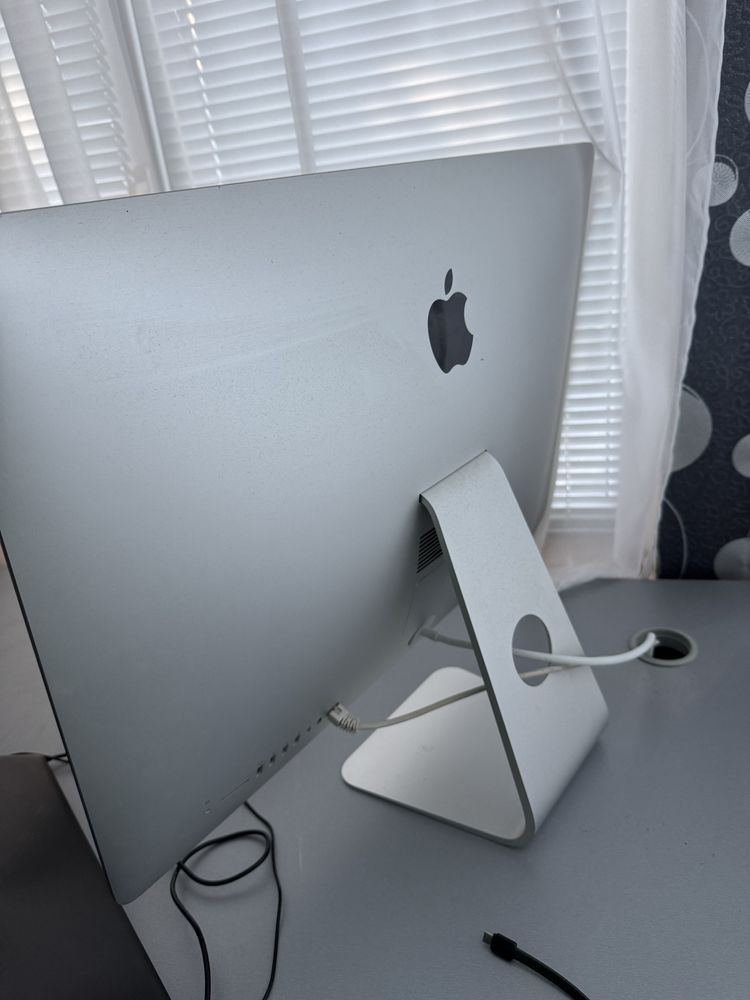 Imac 2014 року , 27 діагональ максимальна комплектація