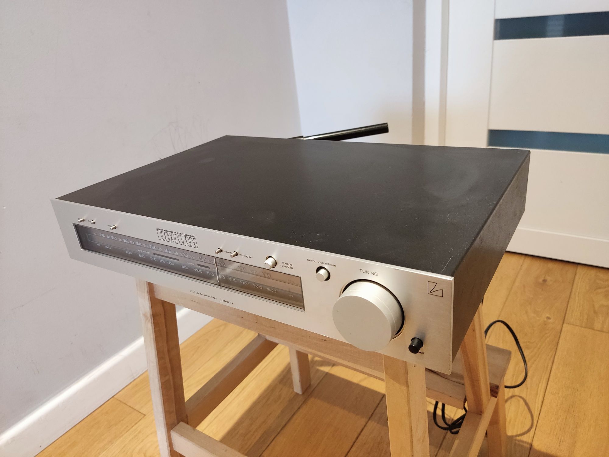 Luxman T-4 świetny analogowy tuner FM/AM | funkcjonalność AccuTouch