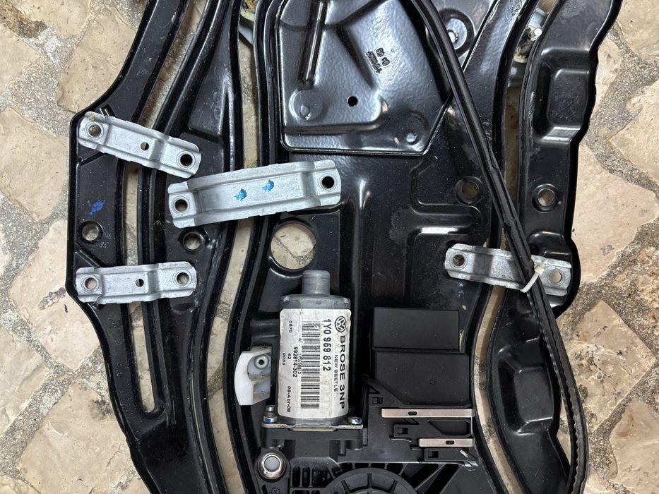 Elevador Traseiro Lado Direito - VW Beetle Cabrio 2008