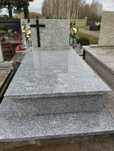 Nagrobek granitowy
