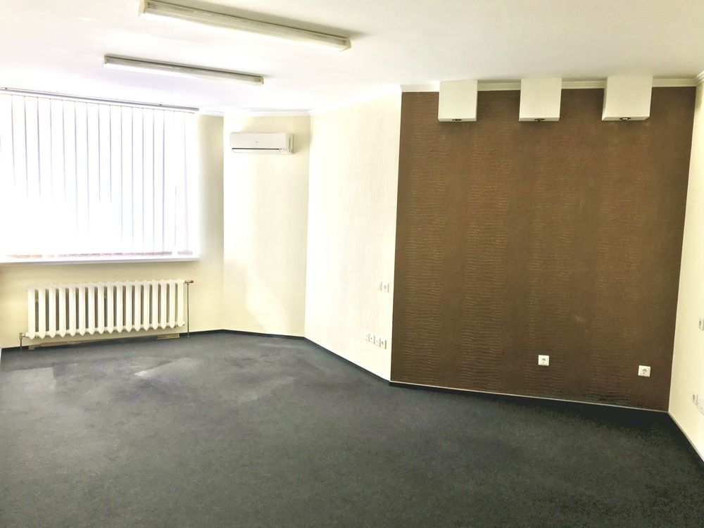 Під салон краси або офіс 100м.кв. Без меблів Метро Позняки