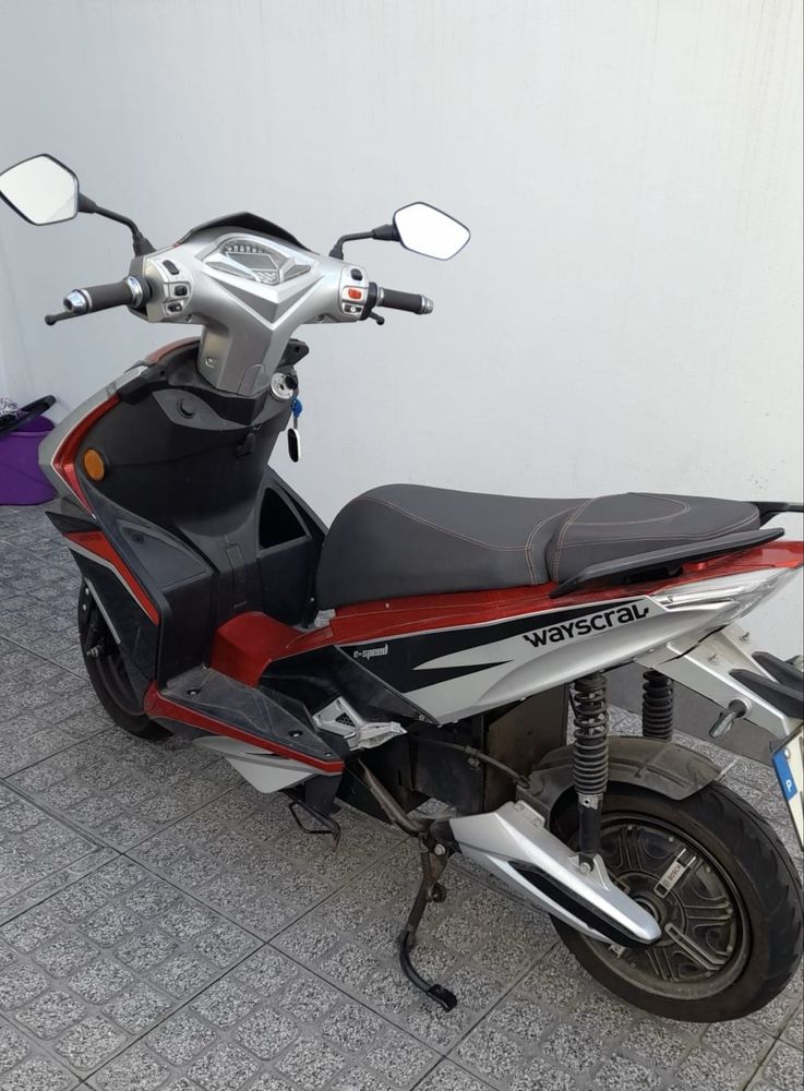 Scooter elétrica WayScral+2capacetes+capa+aloquete sonoro - Como novo!
