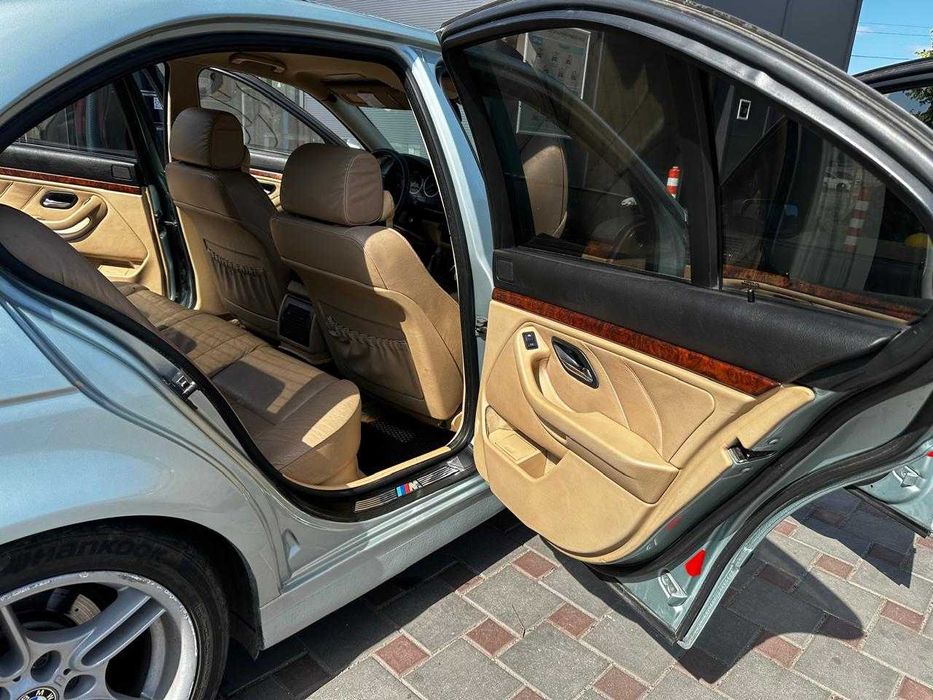Продам BMW E 39 528i