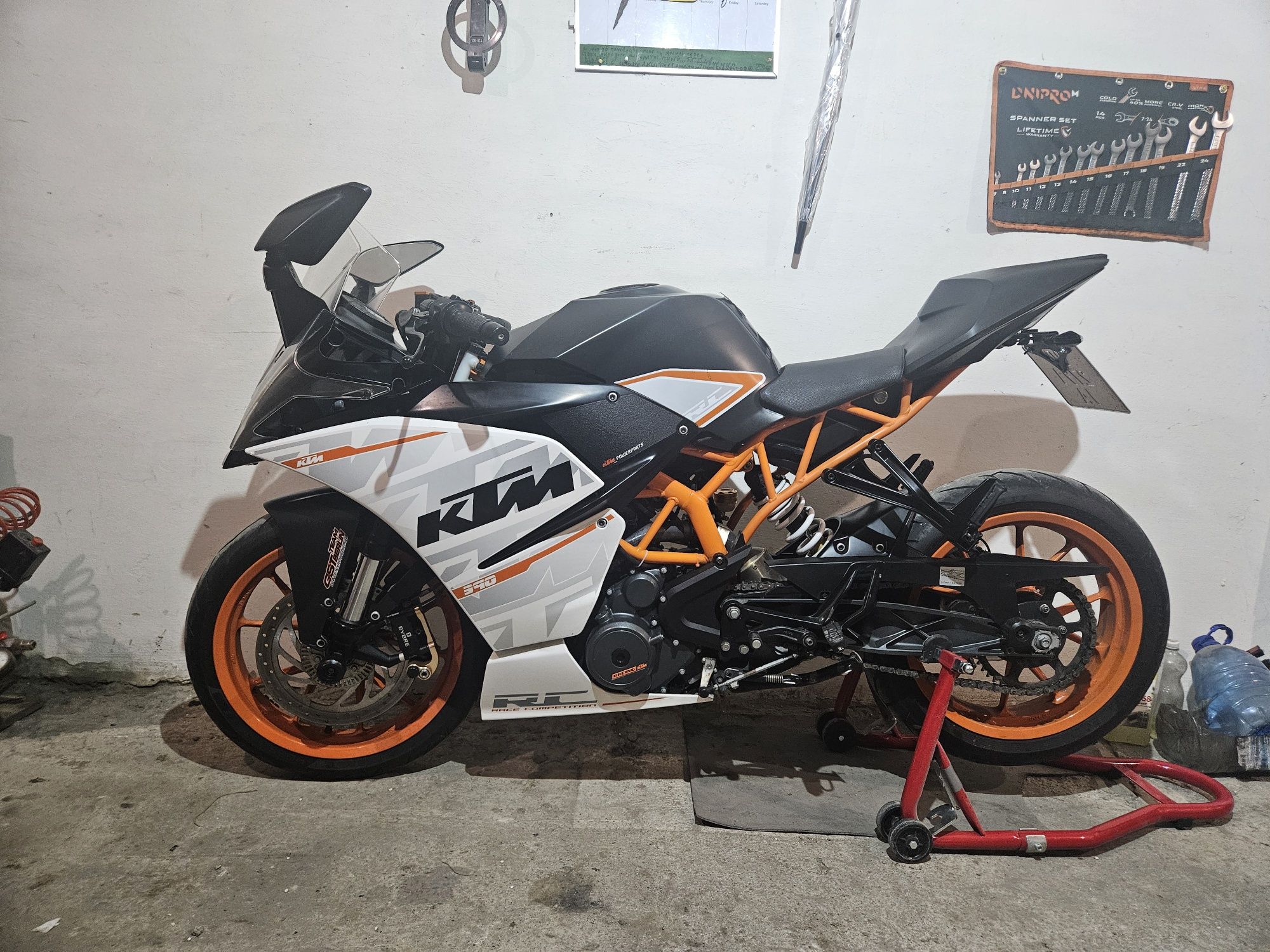 Мотоцикл KTM RC390