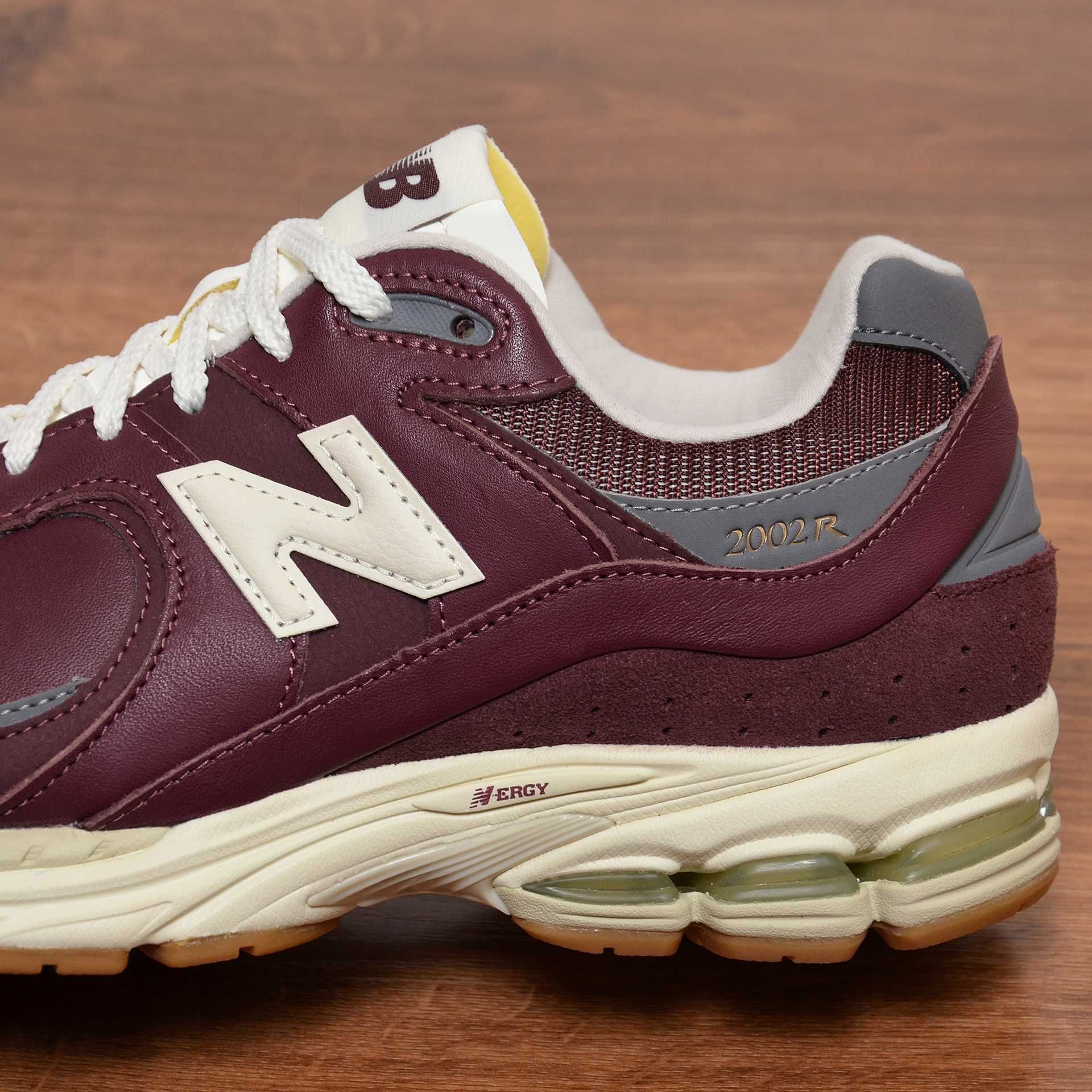 New Balance 2002R Burgundy кожаные кроссовки оригинал 42.5 (M2002RVH)