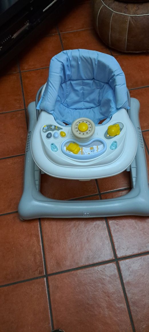 Vendo uma cama de viagem e um voadores para crianças