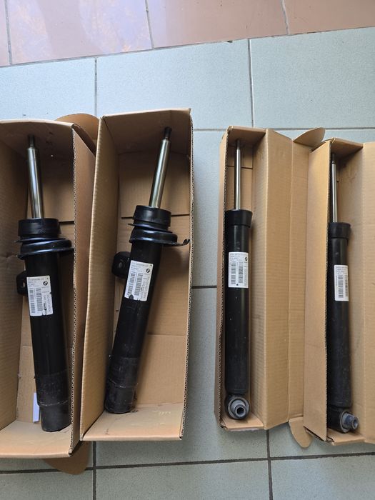 Amortecedores Frente e Trás Seminovos Pack M Original
BMW Série 4 - F3