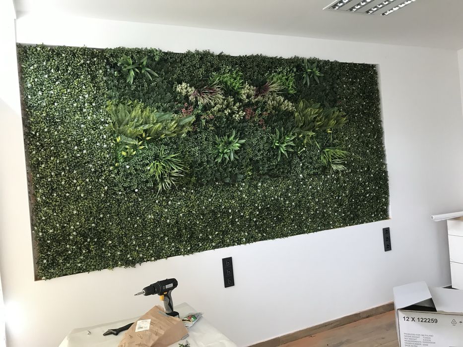 Dekoracyjna trawa na ścianie