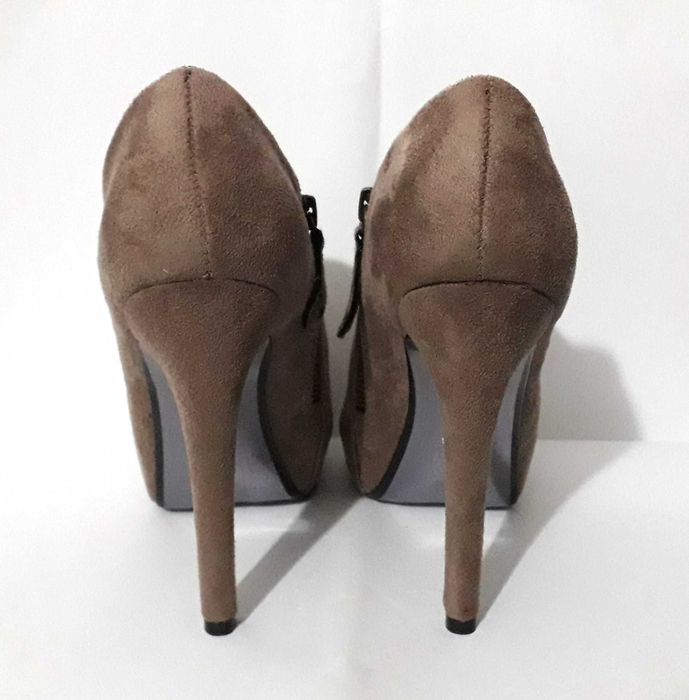 Botins de salto alto compensados da Exé Nº 36