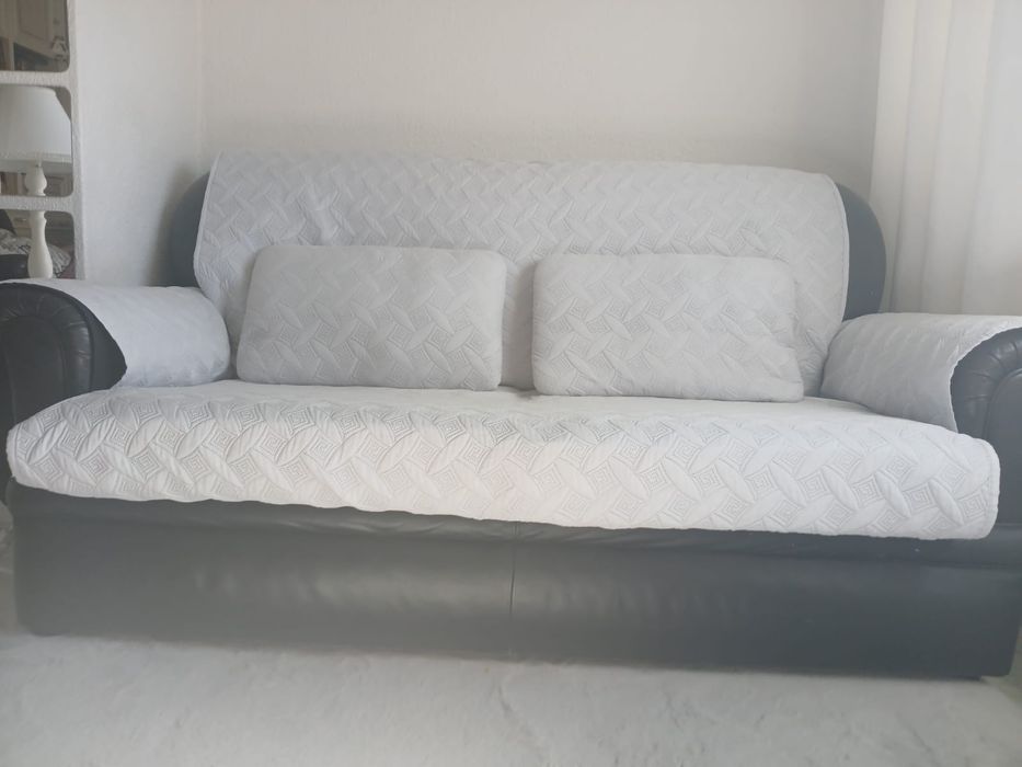 Sofá em pele preto para doar