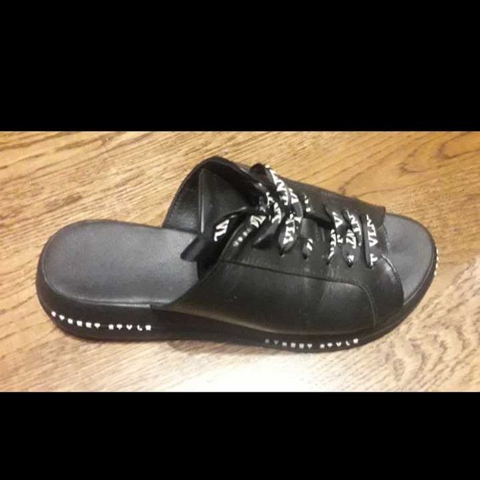 Жіночі шкіряні шльопанці