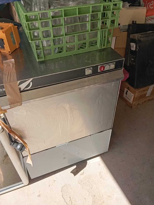Vendo máquina de lavar Loiça industrial em bom estado.