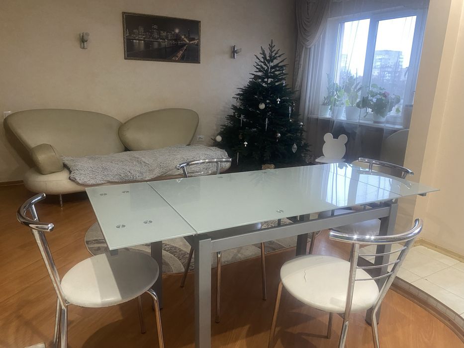 Продам раздвижной стеклянный стол для кухни