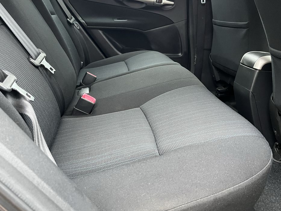 Тойота Auris 1.6 бензин