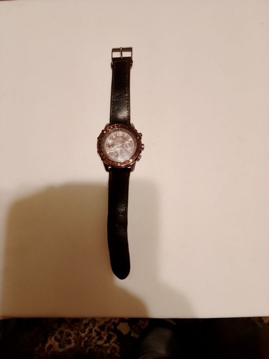 Продам наручные женские часы GUESS, USA