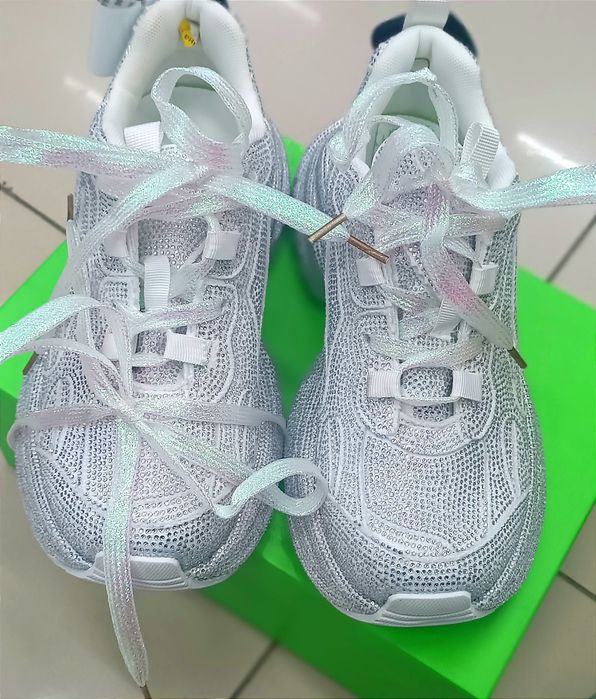 Красивейшие женские кроссовки в камнях,стразы 36,38,41 размер