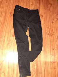 Czarne jeansy elastyczne Sinsay damskie 42 z rozdarciami rurki