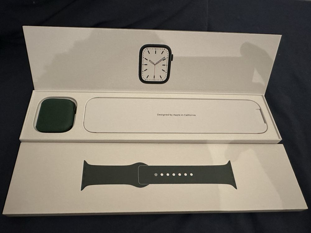 Apple watch, series 7 Green aluminum case 45MM