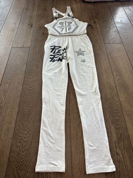 Stylowy biały kombinezon marki Philipp Plein