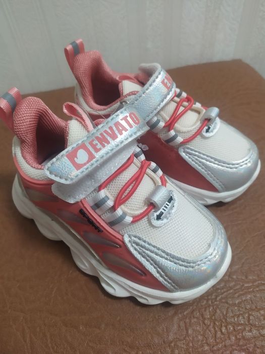 Нові кросівки 14,2 см