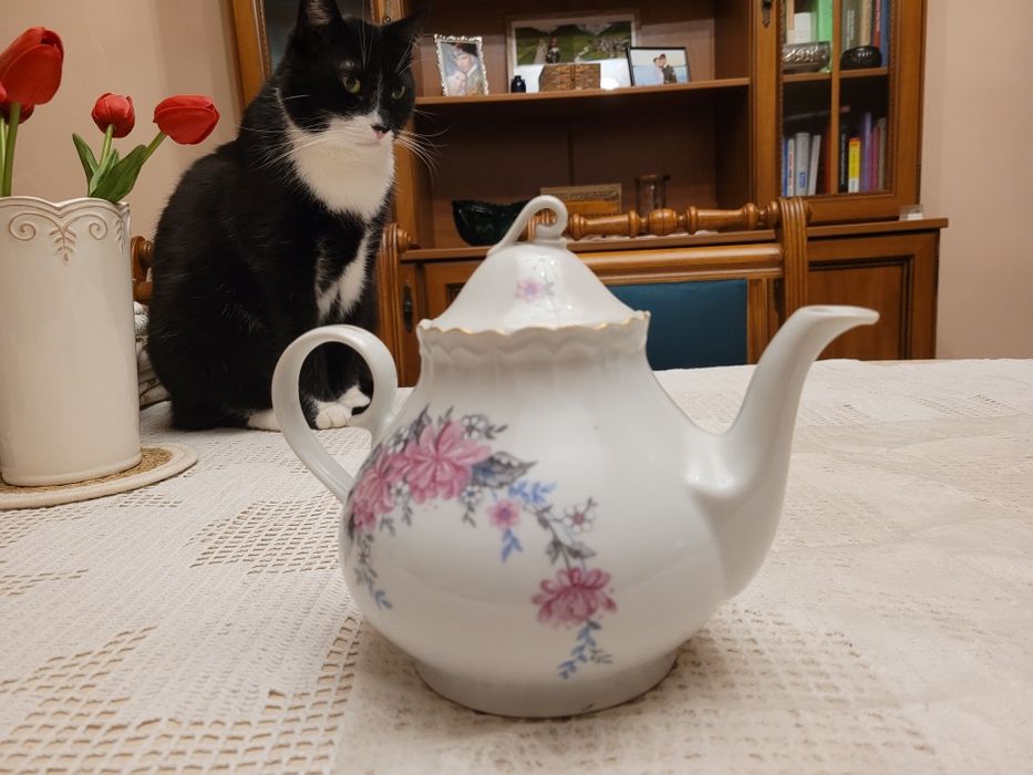 Porcelanowy dzbanek z motywem kwiecistym Bogucice vintage PRL