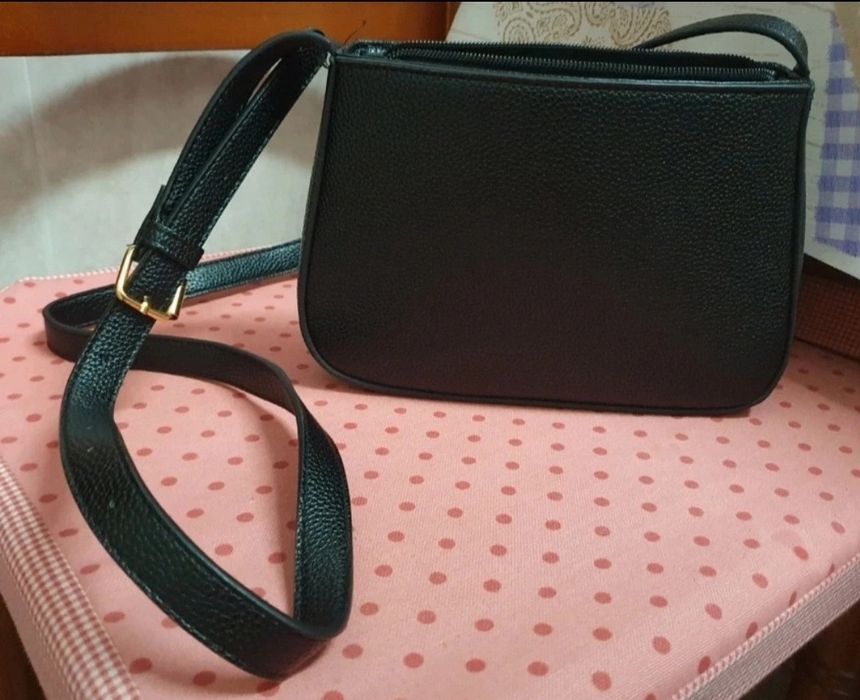 Pochete preta pequena