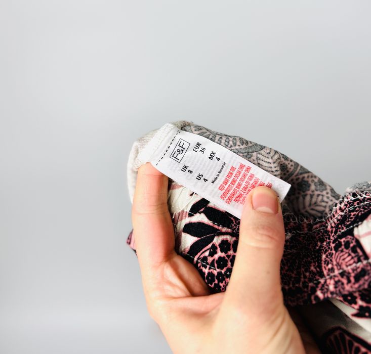 Różowe spodnie z czarnym wzorem kwiatowym S 36 F&F