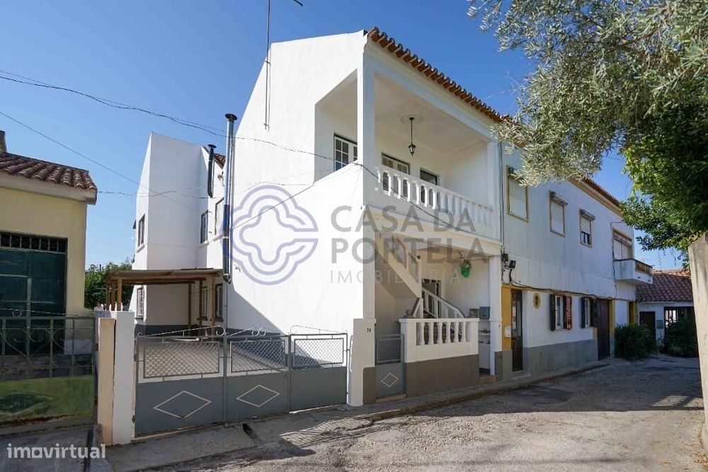 Couço, Coruche - Moradia T6 c/ 2 entradas independentes T3+T3 com esta