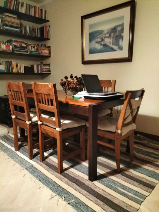 Mesa de jantar com cadeiras