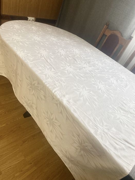 Скатертина біла дешево скатерть