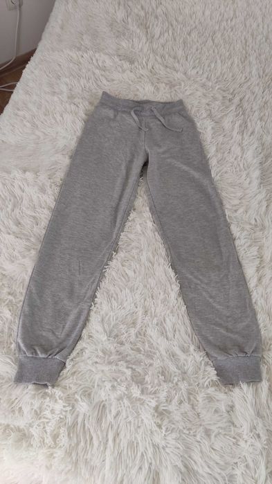 Spodnie dresowe 140