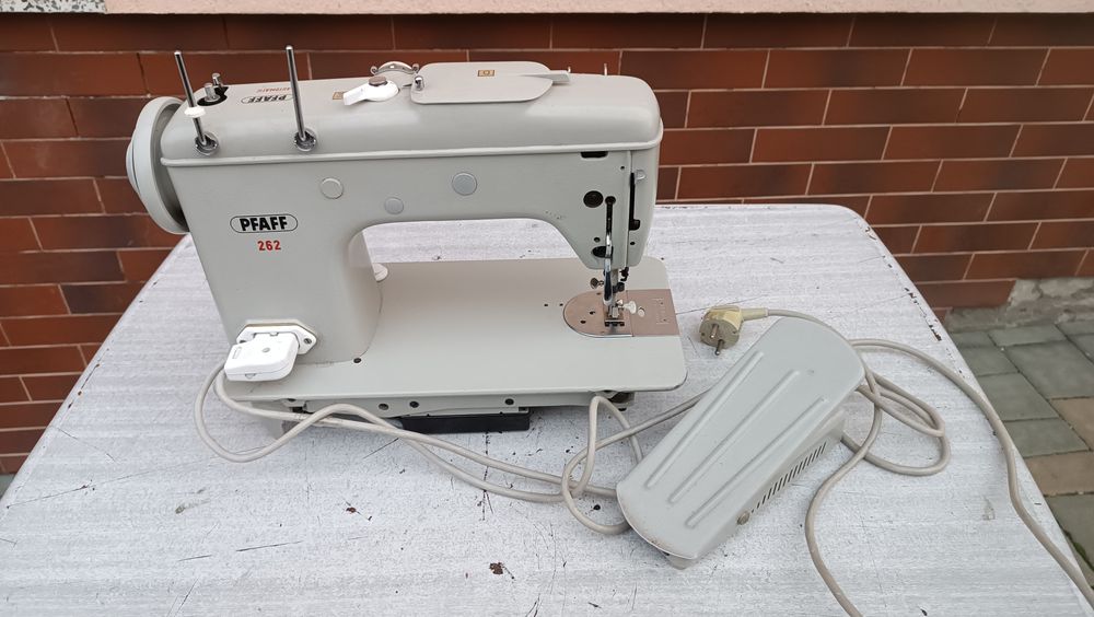 Швейна машина Pfaff  з Німеччини
