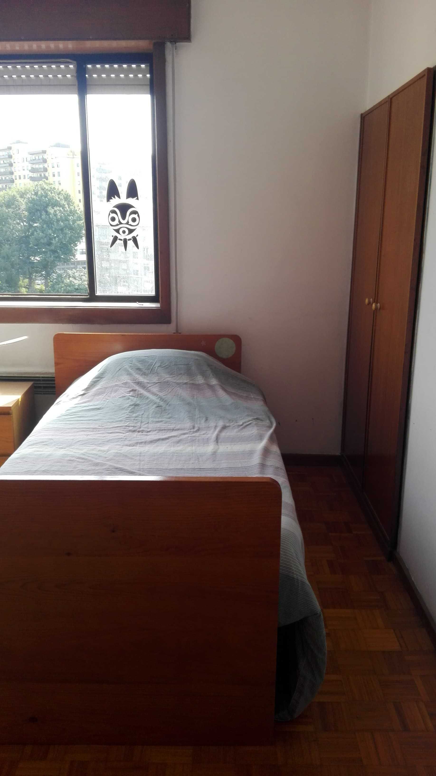 Quarto individual para arrendar em Vila Nova de Gaia