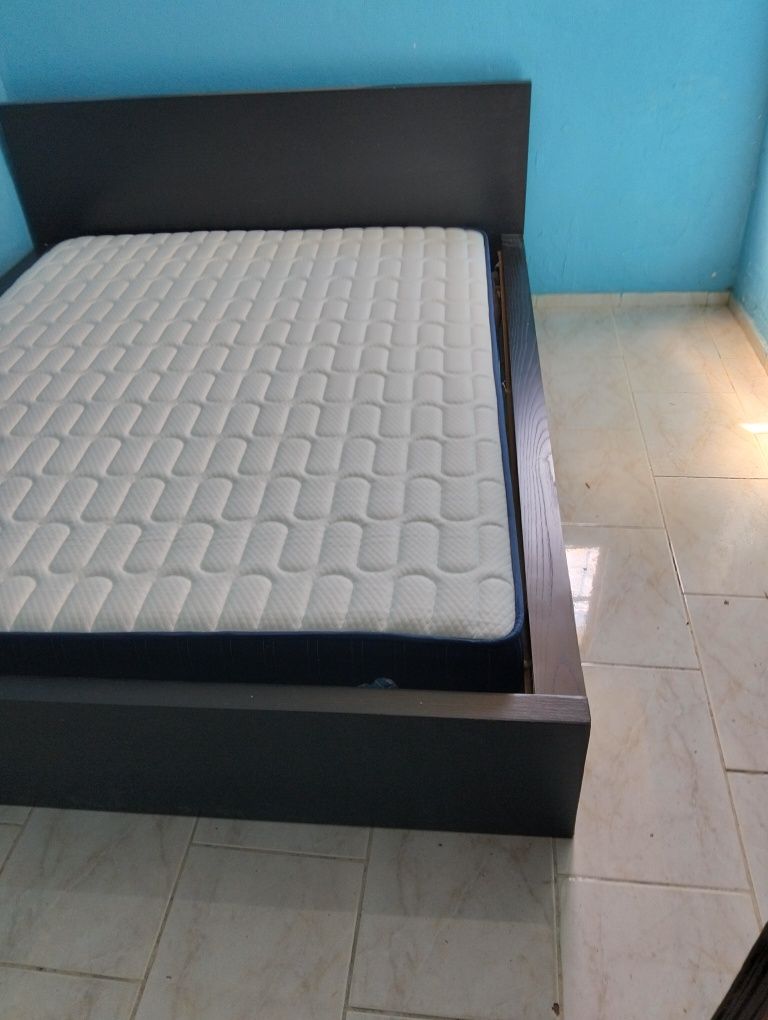 Cama de casal com colchão