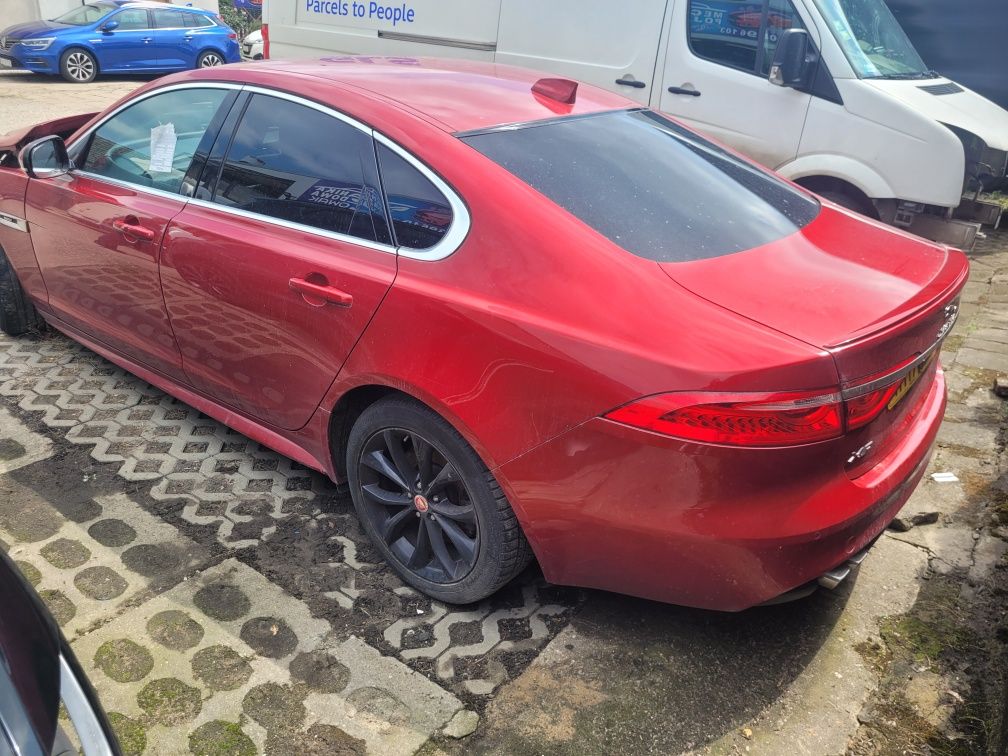 Drzwi lewy tyl jaguar xf x 260