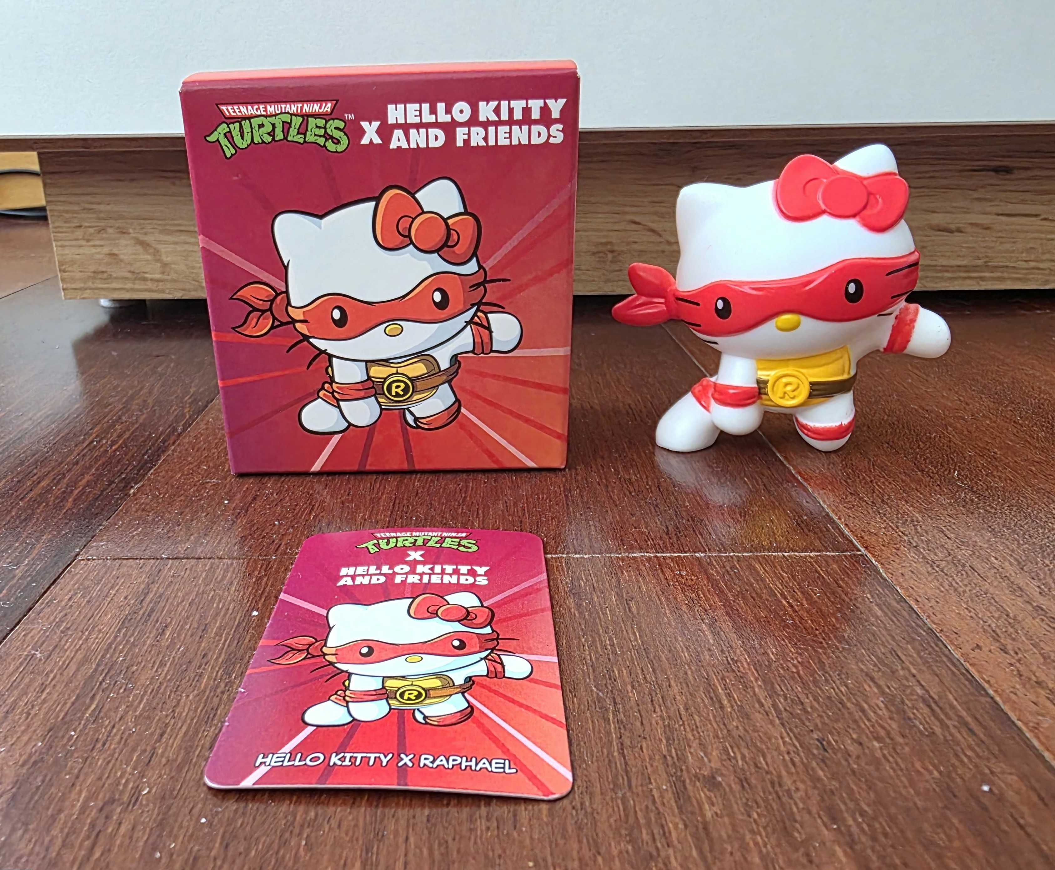 2 Brinquedos TM Ninja Turtles x Hello Kitty - caixas vermelha e azul
