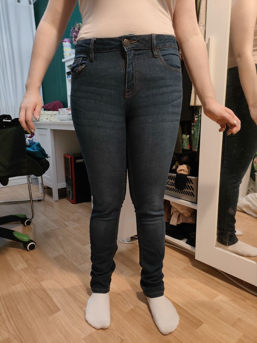 Nowe Jeansy ciemne