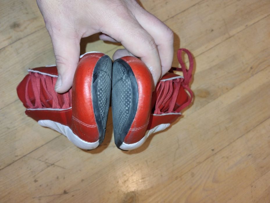 Кросівки Adidas 45 р. Біло-червоні.